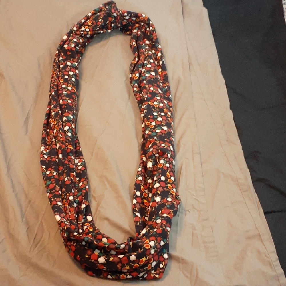 Infinity Scarf - Picture 2 of 3